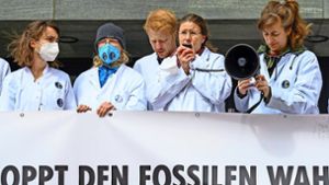 Warum eine Bayreutherin  im weißen Kittel protestiert