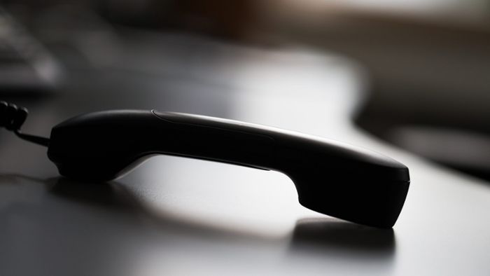 Betrug am Telefon: Polizei sucht Frau