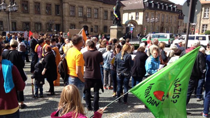 300 Bayreuther demonstrieren gegen die NPD