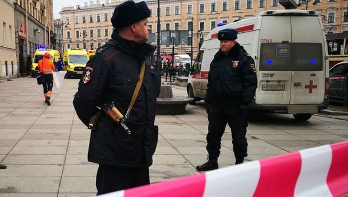 Bombe in U-Bahn von St. Petersburg