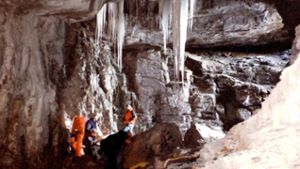 Touristen sitzen in Schweizer Höhle fest