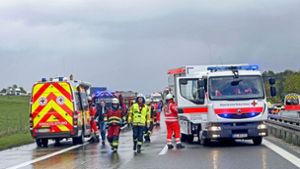 Massenunfall auf der A70: Helfer stehen bei Unfall zufällig im Stau