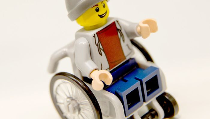 Lego bringt Figur im Rollstuhl heraus