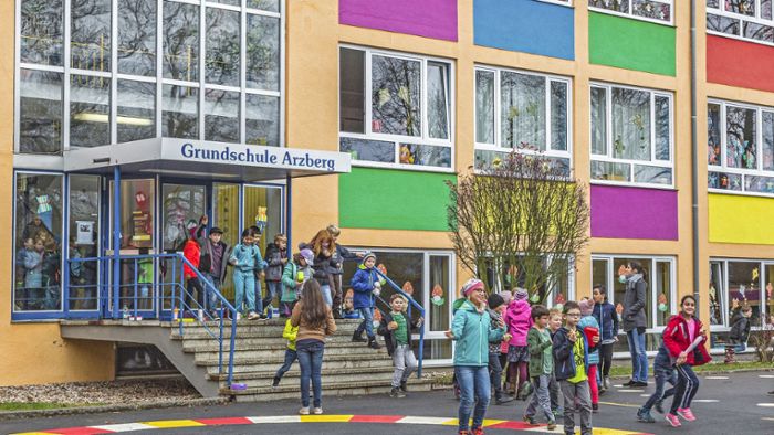 Arzberger Grundschule wird auf den Kopf gestellt