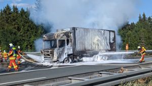 Lastwagen brennt aus