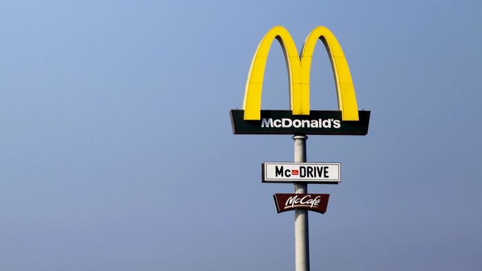 Achtjähriger fährt mit Auto zu McDonald's