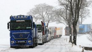 Schneefall sorgt für Verkehrschaos