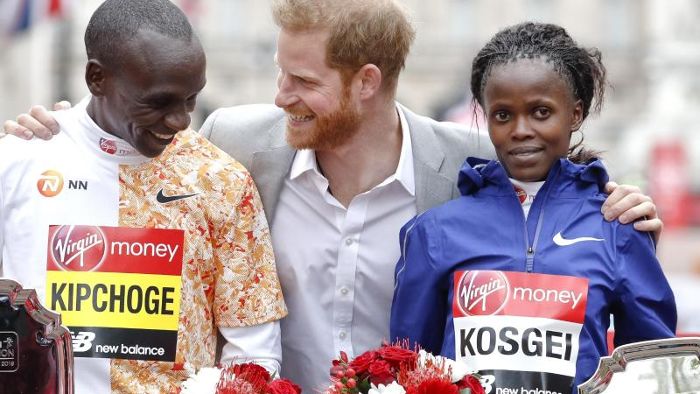 Prinz Harry: Überraschungsbesuch beim Marathon