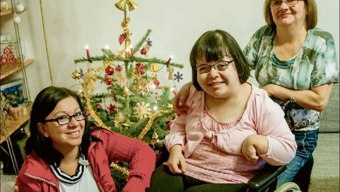 Nach Kurier-Berichterstattung: Xenia (23) bekommt Rollstuhl und Badelifter