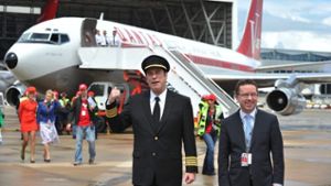 John Travolta verschenkt seine Boeing