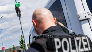 Proteste in Grünheide: Polizei: Lage ums Tesla-Werk beruhigt sich augenscheinlich