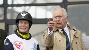 König Charles zeigt sich lachend bei Pferde-Sportturnier