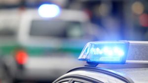 A93 bei Weiden: Transporter kracht in Lastwagen - zwei Schwerverletzte