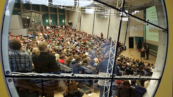 Kongress an der Uni Bayreuth: Wem gehört die Welt?