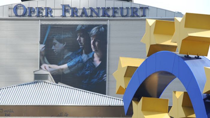 Oper Frankfurt verwüstet Die Fledermaus