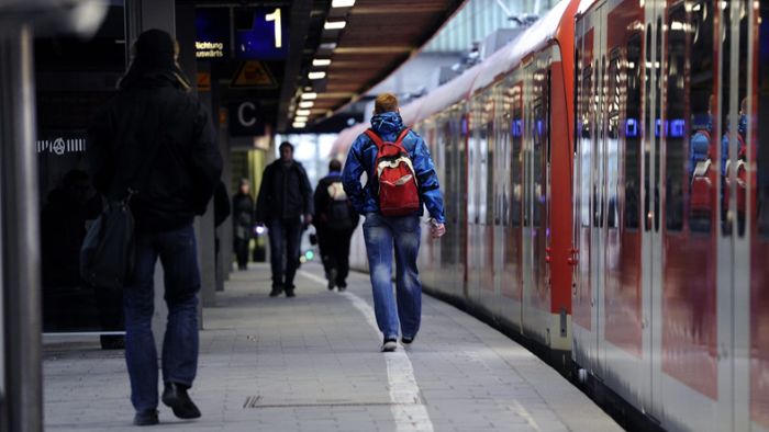 Störung: Gäste schieben S-Bahn