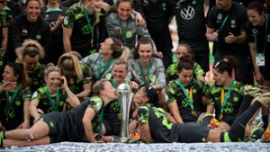 DFB-Pokal der Frauen: Sehr stolz: Wolfsburg feiert zehnten Pokaltitel in Serie