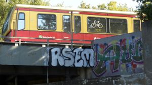 Bei Graffiti-Sprayen von S-Bahn überfahren