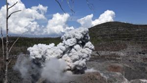 Vulkanausbruch in Indonesien: Indonesischer Vulkan Ibu stößt riesige Aschesäule aus