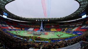 Fußball-EM mit buntem Spektakel eröffnet