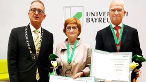 Uni Bayreuth ehrt     Ehepaar Strunz