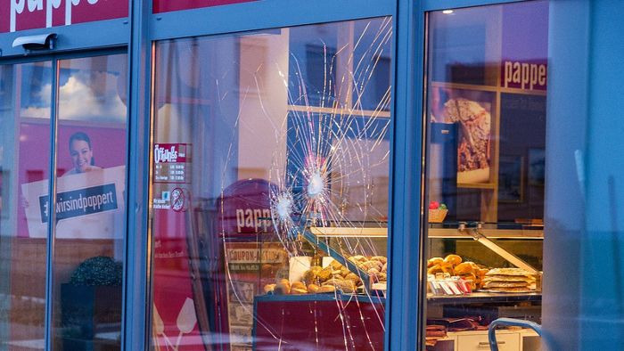 Polizei erschießt Angreifer vor Bäckerei