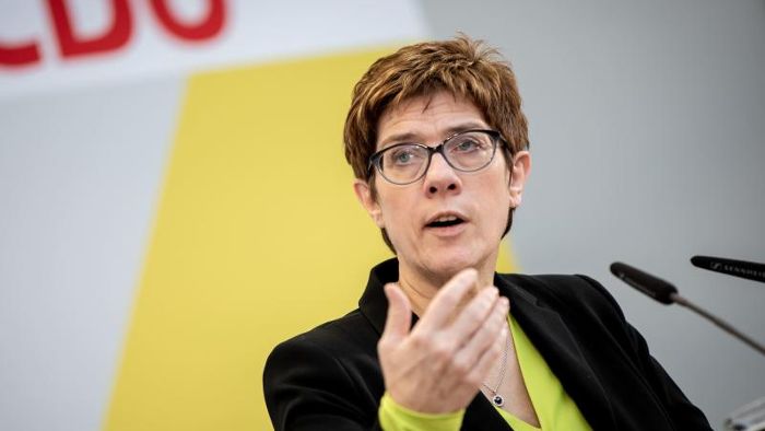 Kramp-Karrenbauer sieht SPD-Sozialpläne 