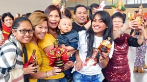 300 philippinische Familien feiern