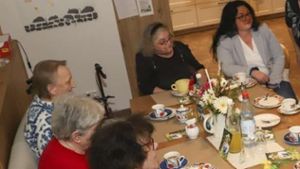 Prominent: Weitere Schlagerstars besuchen Senioren-WG