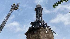 Arnstadt : Hakenkreuzschmiererei bei abgebranntem Turm