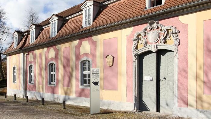 Museum zeigt original Bauhaus-Keramik