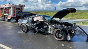 Crash: Drei Menschen lebensgefährlich verletzt