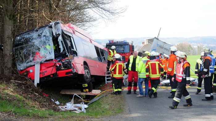 Schulbus-Crash: Zehn Kinder verletzt