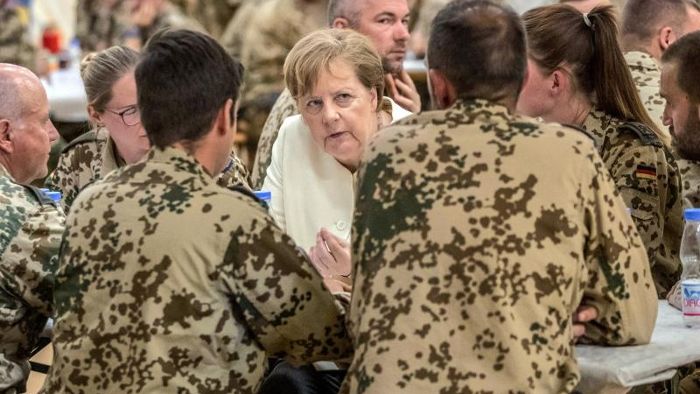 Merkel dankt Bundeswehrsoldaten für schweren Einsatz in Mali