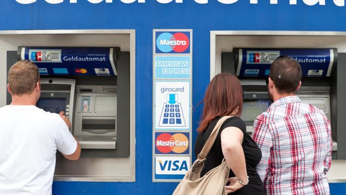 Mehrere 10.000 Euro aus Geldautomaten gestohlen