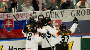 Eishockey: Starker WM-Auftakt: DEB-Auswahl ringt Slowakei nieder