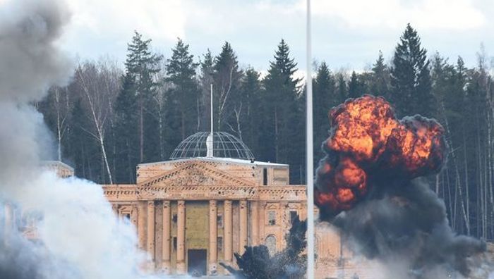 Russland lässt Mini-Reichstag erstürmen