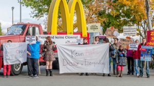 Verein Menschen für Tierrechte demonstriert gegen Circus Krone