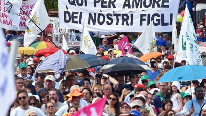 Rom: Zehntausende demonstrieren gegen Gleichstellugn von Lesben und Schwulen
