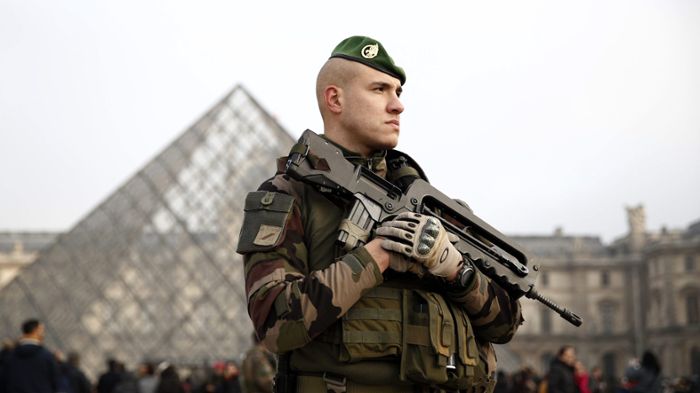 Macheten-Angriff am Louvre