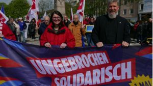 Solidarität und rote Rosen am 1. Mai