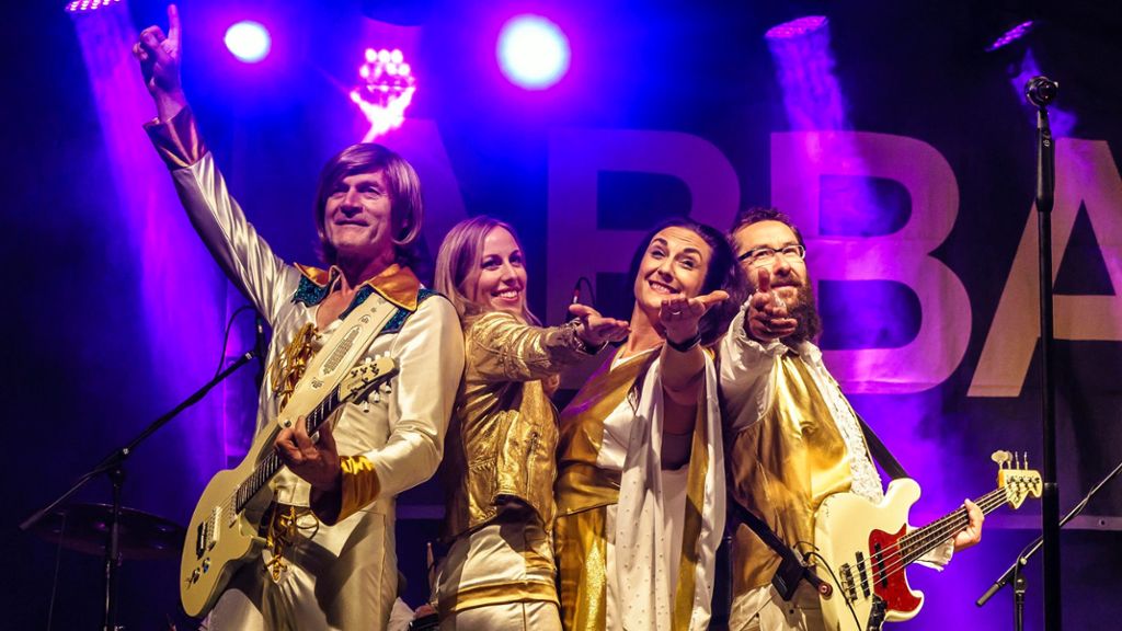 ABBA 99 begeistert beim Sommerspektakel auf dem Bergwerksgelände die Besucher: Waterloo auf Maffei