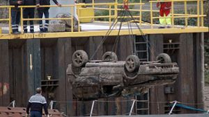 Auto im Rhein gesucht - Leiche gefunden