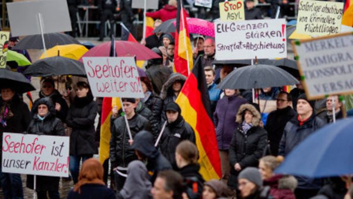 Russlanddeutsche und Gegner demonstrieren erneut
