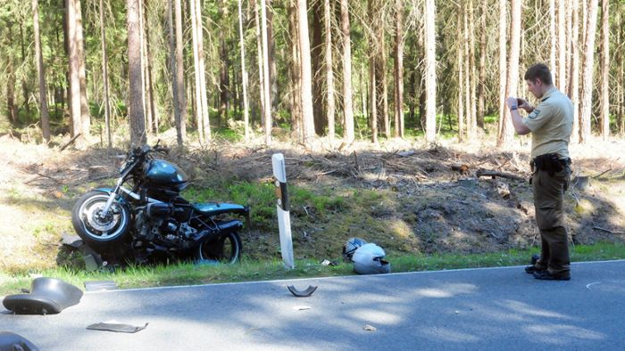 Rollerfahrer stirbt bei Unfall