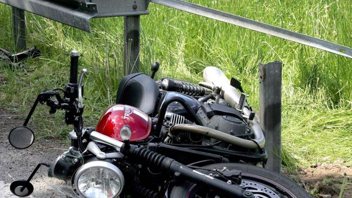 Blutiges Wochenende: vier Motorradfahrer schwer verletzt