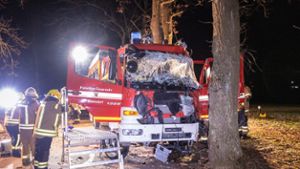 Unfall: Fünf Feuerwehrleute verletzt