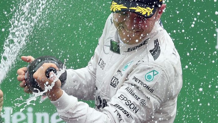 Rosberg rast an die Spitze