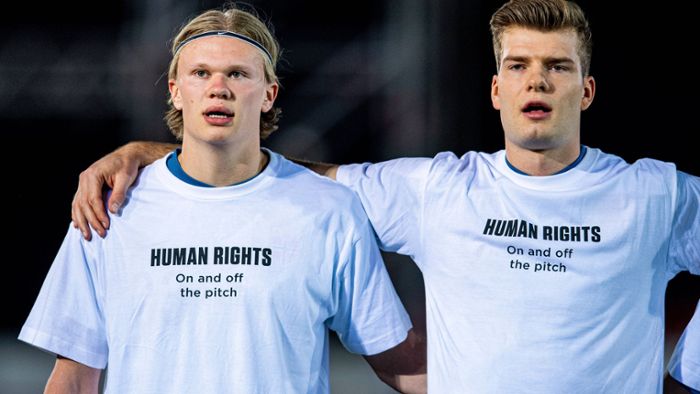 Erling  Haaland und Co. mit Menschenrechts-Shirts