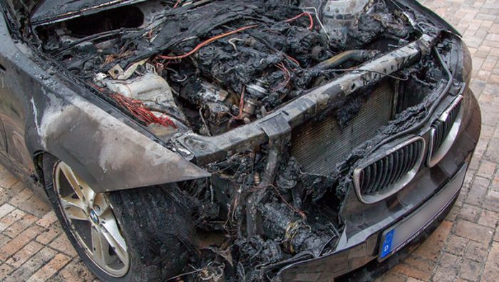 Gesees: Auto brennt in Garage aus